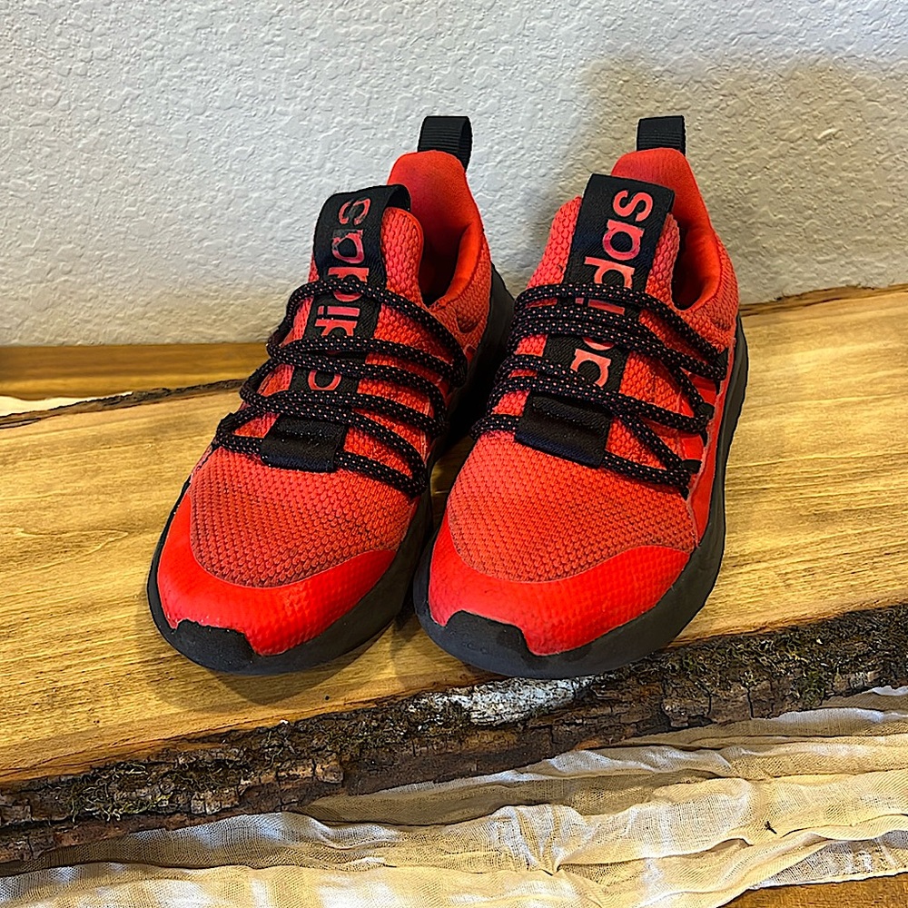 Adidas boys size 13Y tennis shoes excellent condition